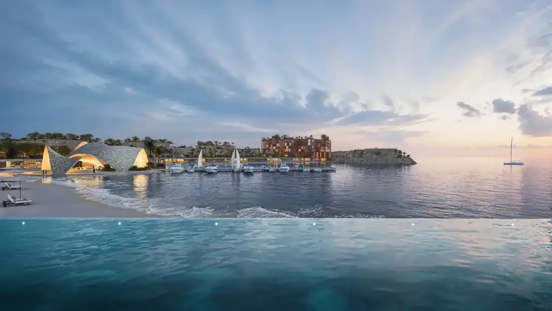 Infinity pool overlooking the sea at Mira Coral Bay